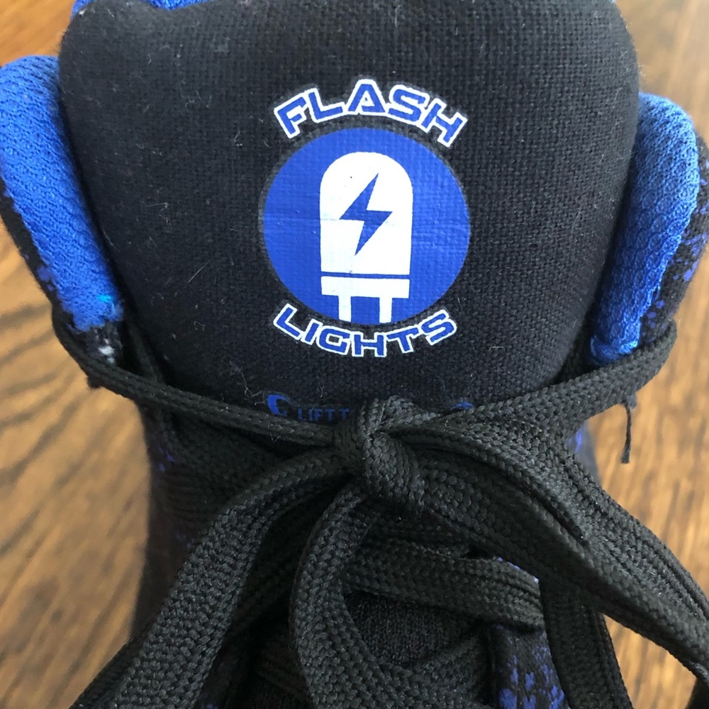Sneakers - Picture 6 of 6